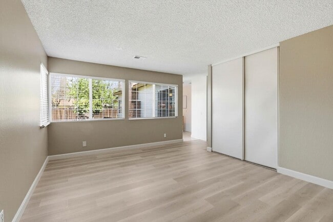 Building Photo - 1197 Barrington Ct