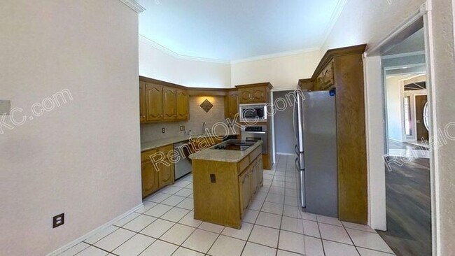 Building Photo - Spacious Edmond 4-Bed, 3-Bath Home with Storm Shelter