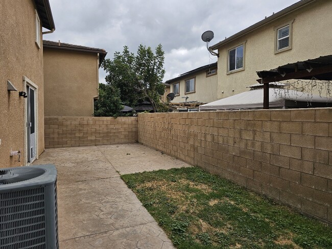 Building Photo - 13808 Utica St