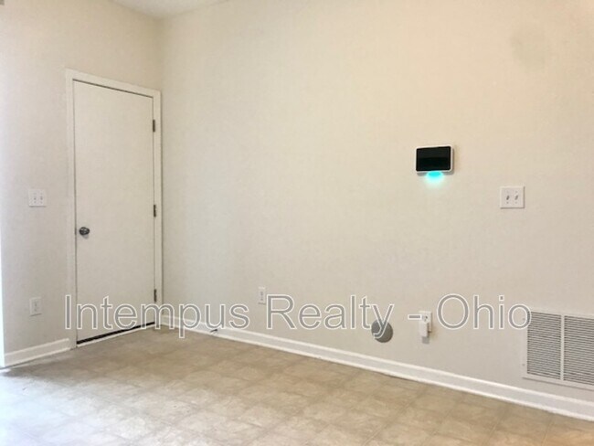Building Photo - 2844 Hillstone St