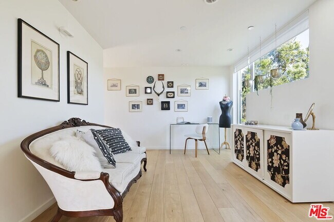 Building Photo - 1220 Cabrillo Ave