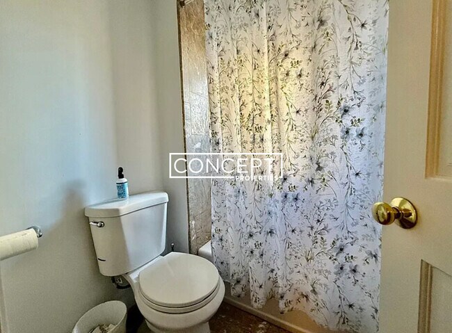 Building Photo - 452A Park Dr. Unit 1B