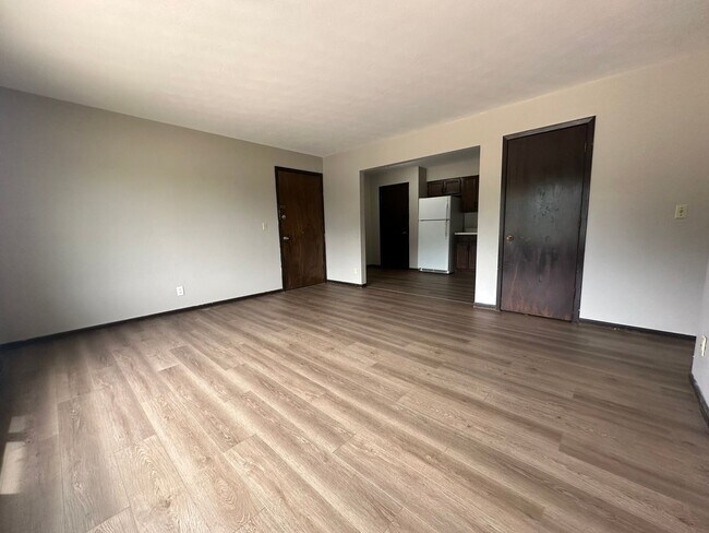 Building Photo - 520 River Forest Rd