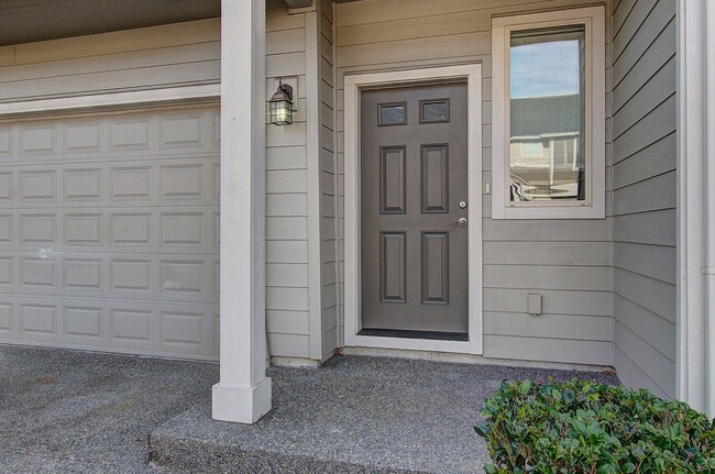 Building Photo - 3 BR, 2.5 BA Creekwood Townhome - $500 OFF 1st Mo. Rent!