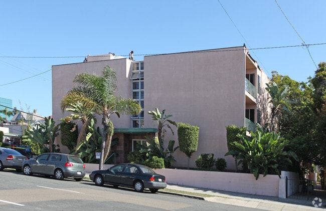 Primary Photo - 215 W Grape St