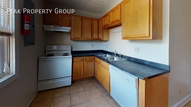 Building Photo - 1369 Indianola Ave