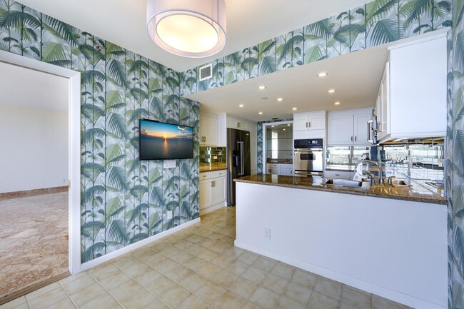 Building Photo - 525 S Flagler Dr