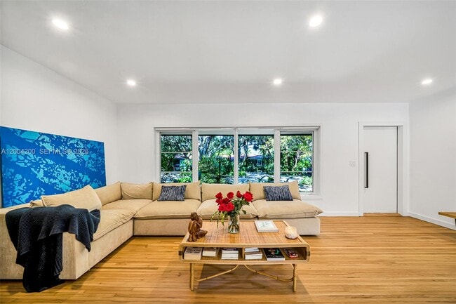 Building Photo - 1010 Placetas Ave