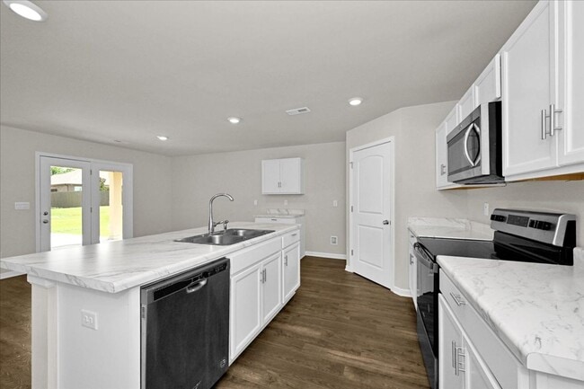Building Photo - 4 Bedroom, 2 Bath