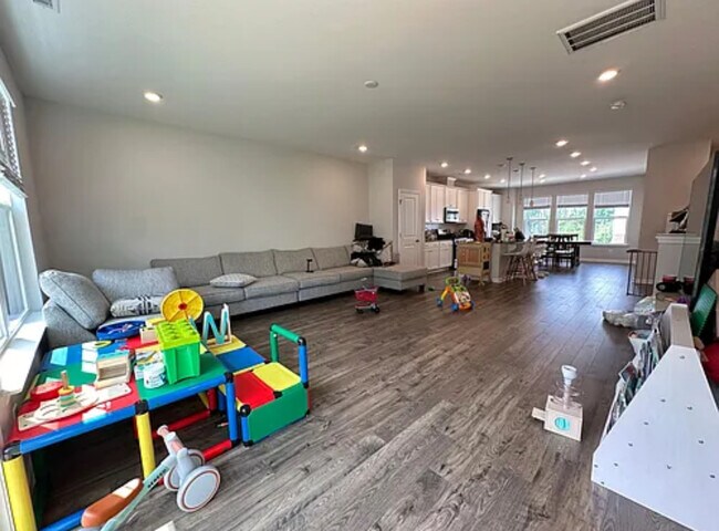 Primary Photo - 1002 Manorhaven Dr