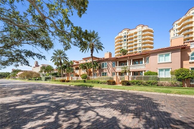 Building Photo - 515 5th Ave NE