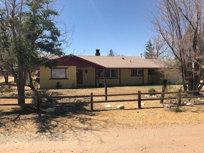 Primary Photo - COUNTRY LIVING 2 BEDROOM HOME IN APPLE VALLEY