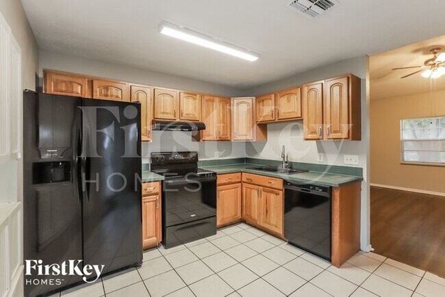 Building Photo - 924 Axlewood Cir