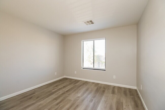 Building Photo - 2339 E Greenlee Ave