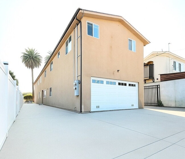 Primary Photo - 829 E 74th St