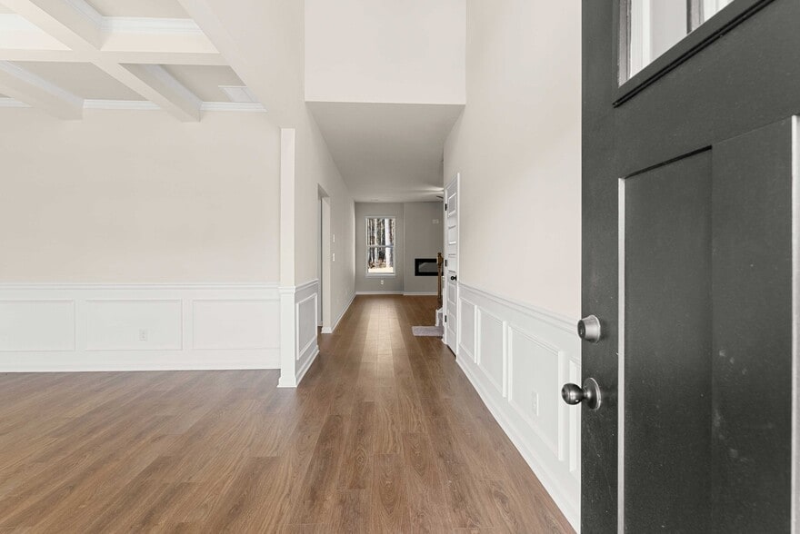 Building Photo - 755 Lakehaven Ln