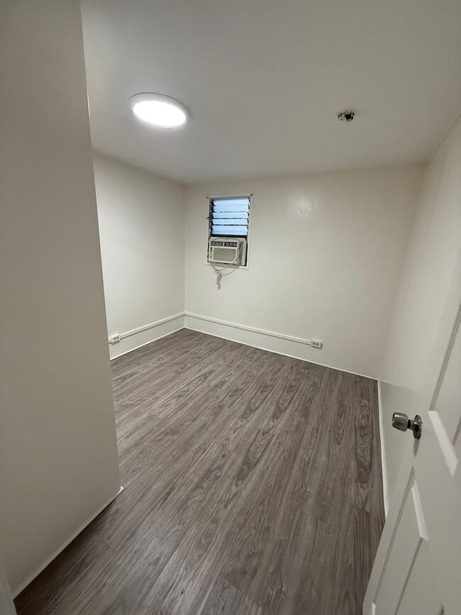 Building Photo - KU.603B