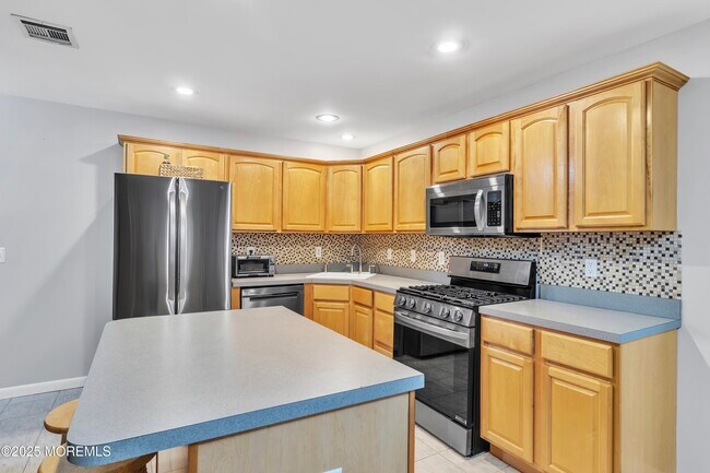 Building Photo - 61 Adamston Dr