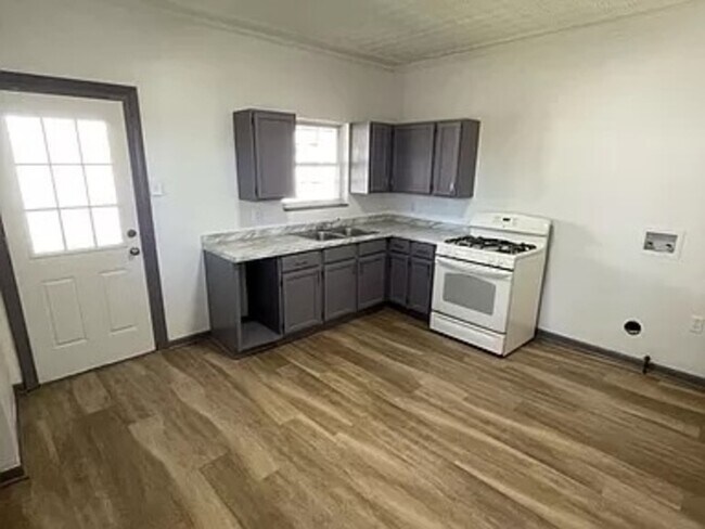 Building Photo - 405 Millbridge St