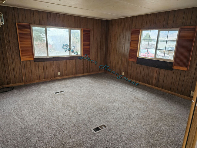 Building Photo - 1360 Joy Ln