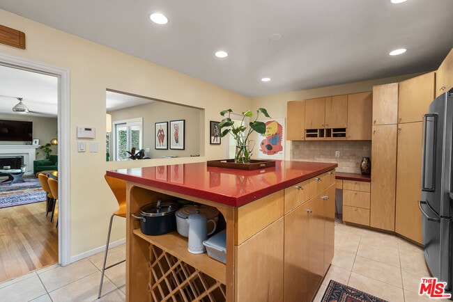 Building Photo - 4643 Nagle Ave