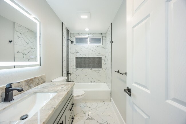 Building Photo - New modern studio with one bath