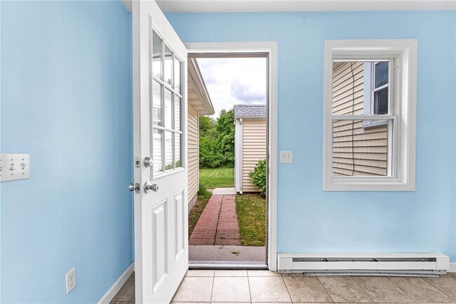 Building Photo - 33 Upland Way