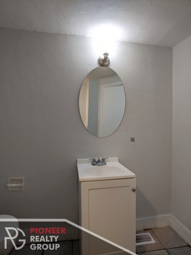 Building Photo - 3542 N Halsted St