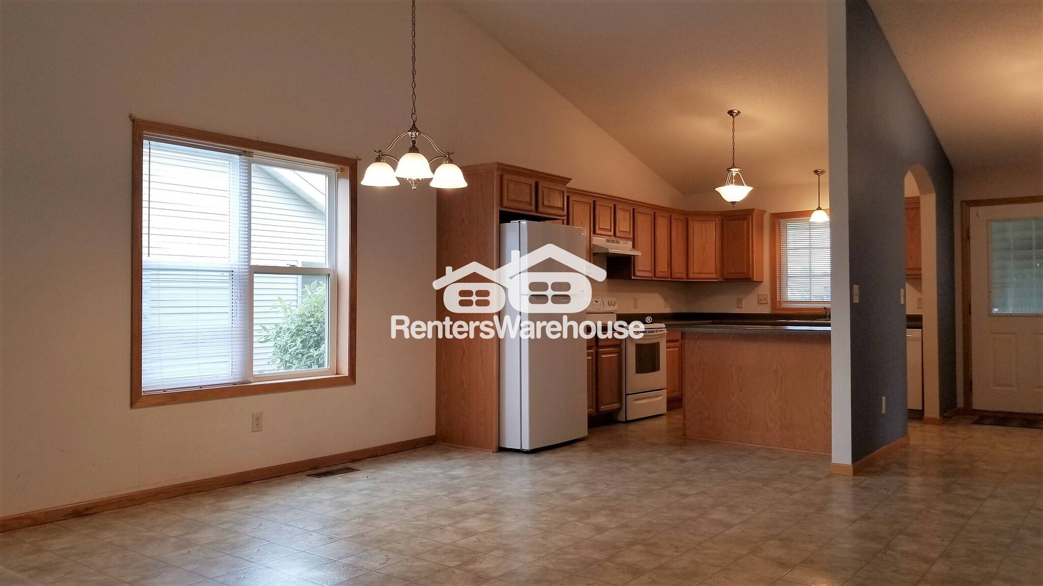 Building Photo - 64 Crown Pointe Curve