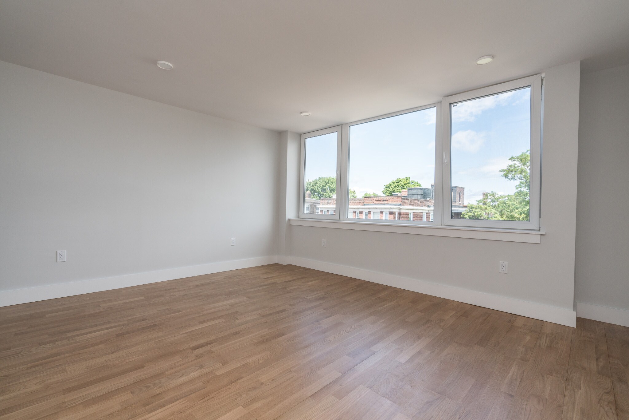 Building Photo - 334 Harvard St