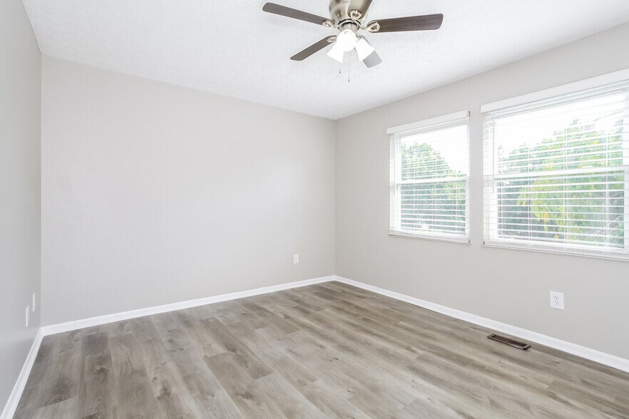Building Photo - 5560 Deer Hill Dr