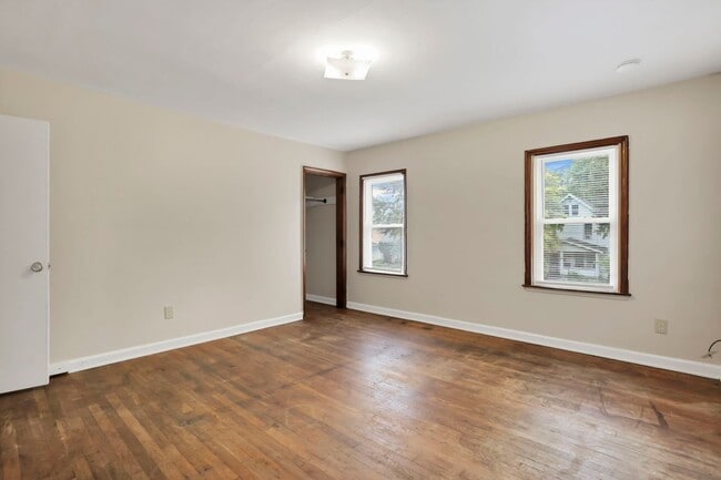 Building Photo - 47-53-53 S Burgess Ave
