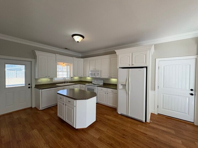 Building Photo - 604 Melton St