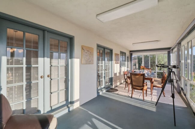 Building Photo - 2908 Lakemont Dr