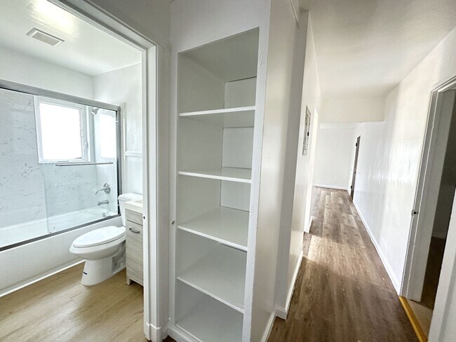 Building Photo - 1503
