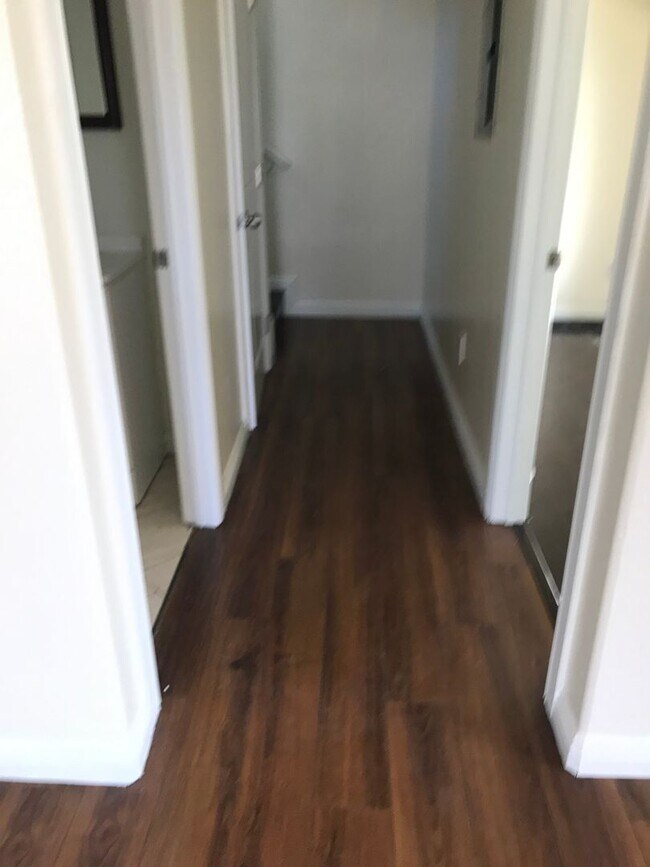 Building Photo - 83(430)