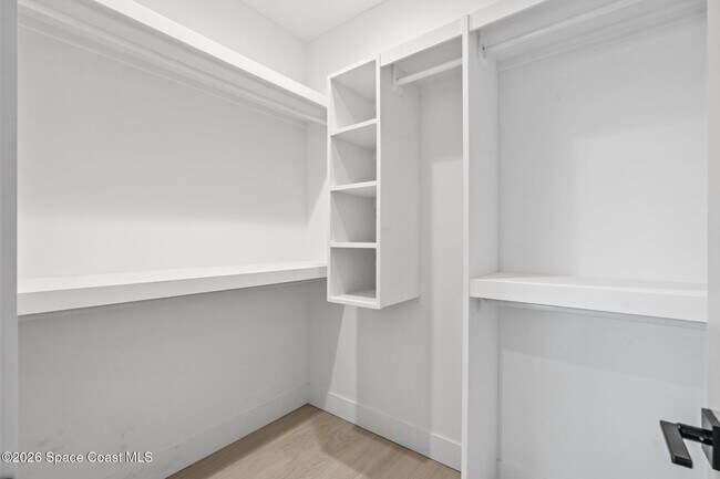 Building Photo - 223 6th Ave