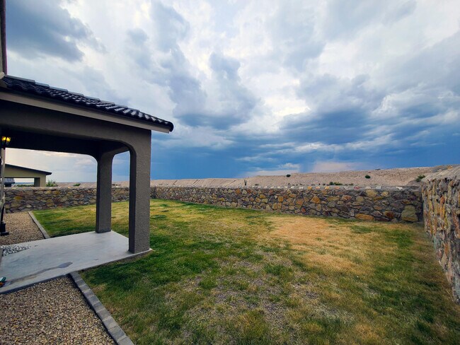 Building Photo - 7805 Enchanted Cir Dr