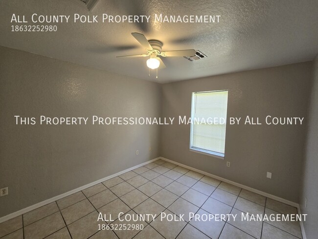 Building Photo - Fantastic 3 Bedroom Duplex - Lawn Care Inc...