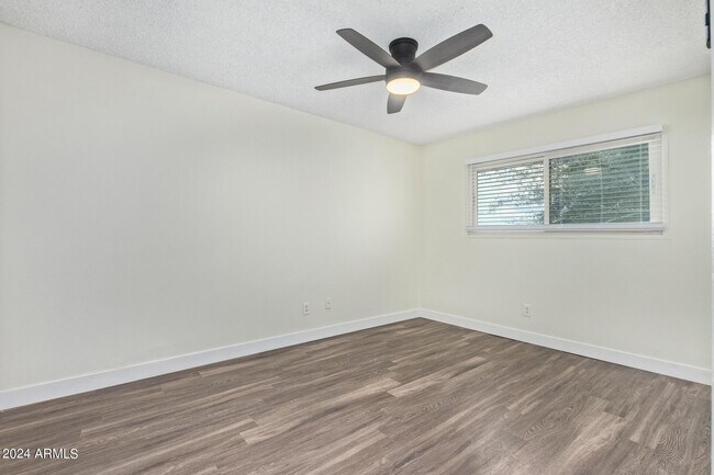 Building Photo - 4414 S Newberry Rd