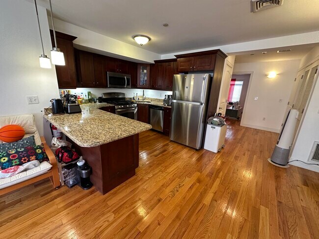 Building Photo - 124 68th St