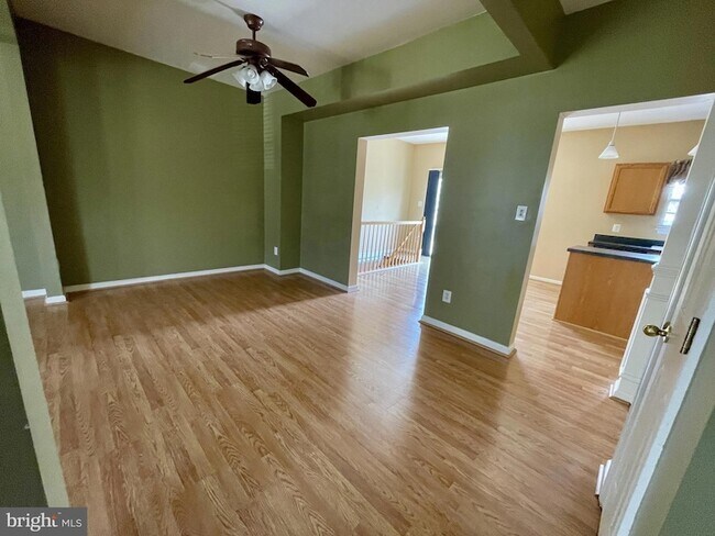 Building Photo - 565 Tuliptree Square NE