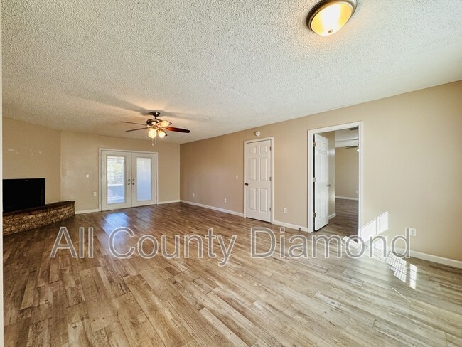 Building Photo - 167 Lauren Ln