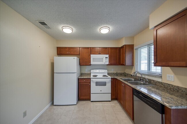 Building Photo - 61 Lake Shore Dr