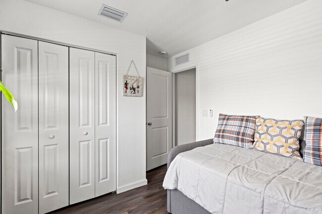 Building Photo - 701 Carlyle Wy