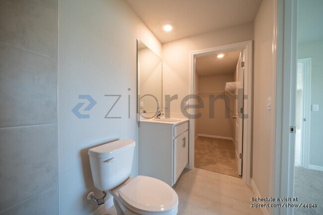 Building Photo - 2830 NW 18th Pl