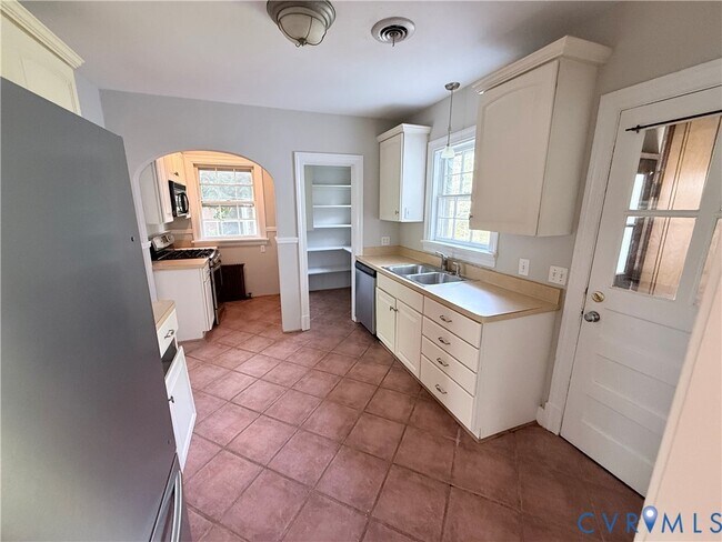 Building Photo - 1724 Wilmington Ave W