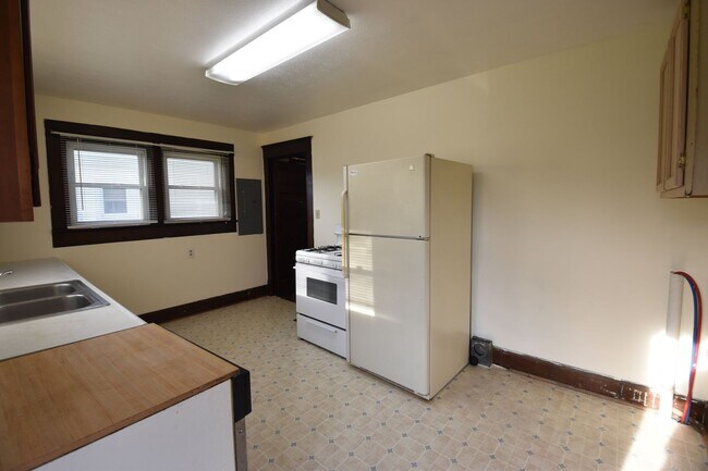 Building Photo - Two Bedroom House in Knightstown