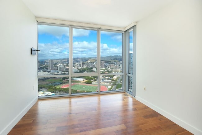 Building Photo - Luxurious Convenience in the Heart of Honolulu - Waihonua 3506
