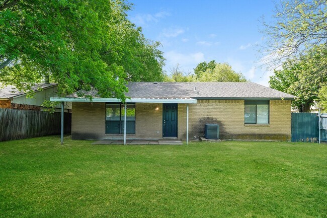 Building Photo - Renovated Single Family Home | 3 BR/2BA | 1-Car Covered Parking | Gated backyard